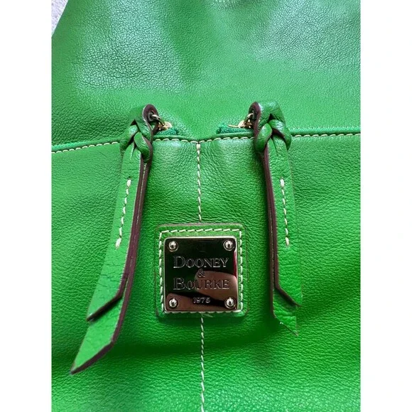 DOONEY AND BOURKE GREEN APPLE NORTH SOUTH ZIPPER SAC ORG. - Picture 2 of 12